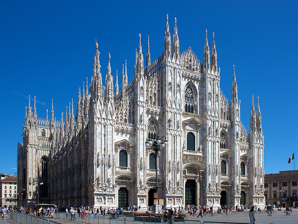 Milan: Evening Illuminated Tour